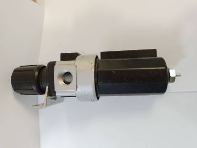 Lọc tách nước nhật bãi . lọc tách nước và lọc tách dầu ,lọc tách nước nhật bãi cho máy nén khí 